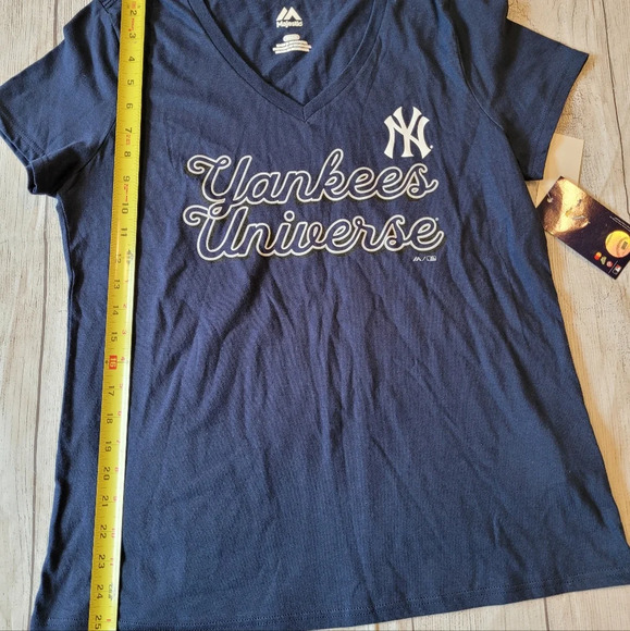 New York Yankees Universe Women's V-neck Tee •Size Medium• New w/ Tag - Picture 5 of 6